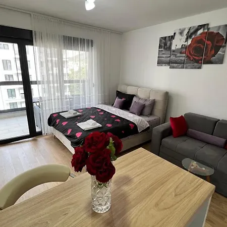 Lux Nina Apartment *