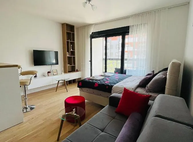 アパート Lux Nina トレビニエ