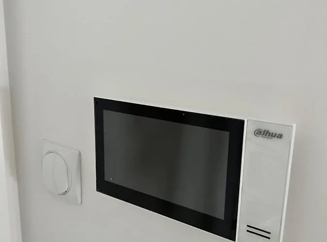 Lux Nina アパート トレビニエ