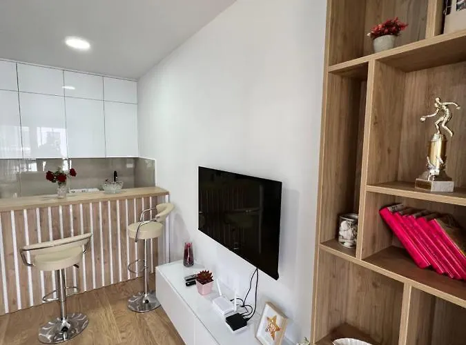 Lux Nina アパート トレビニエ