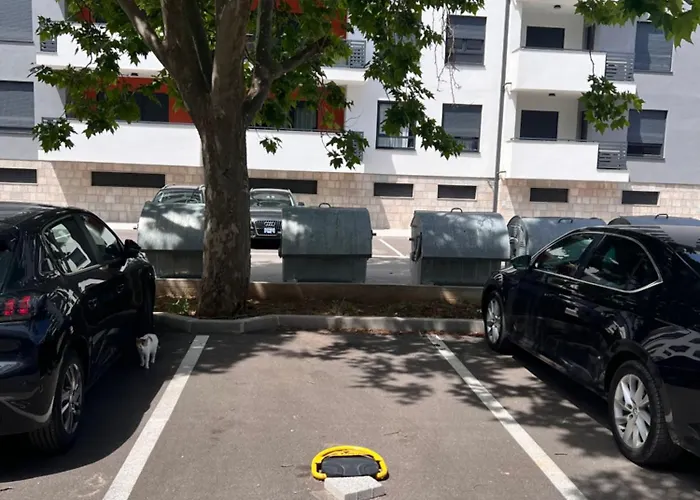 アパート Lux Nina